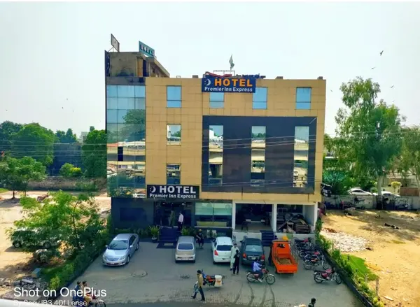 Hotel Premier Inn Express - Luxury Stay & Event Venue